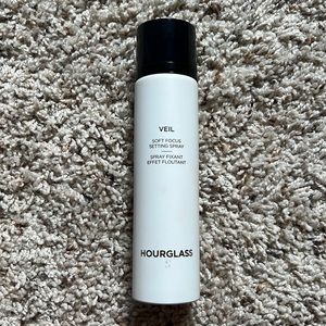 Hourglass Veil Soft Focus Setting Spray